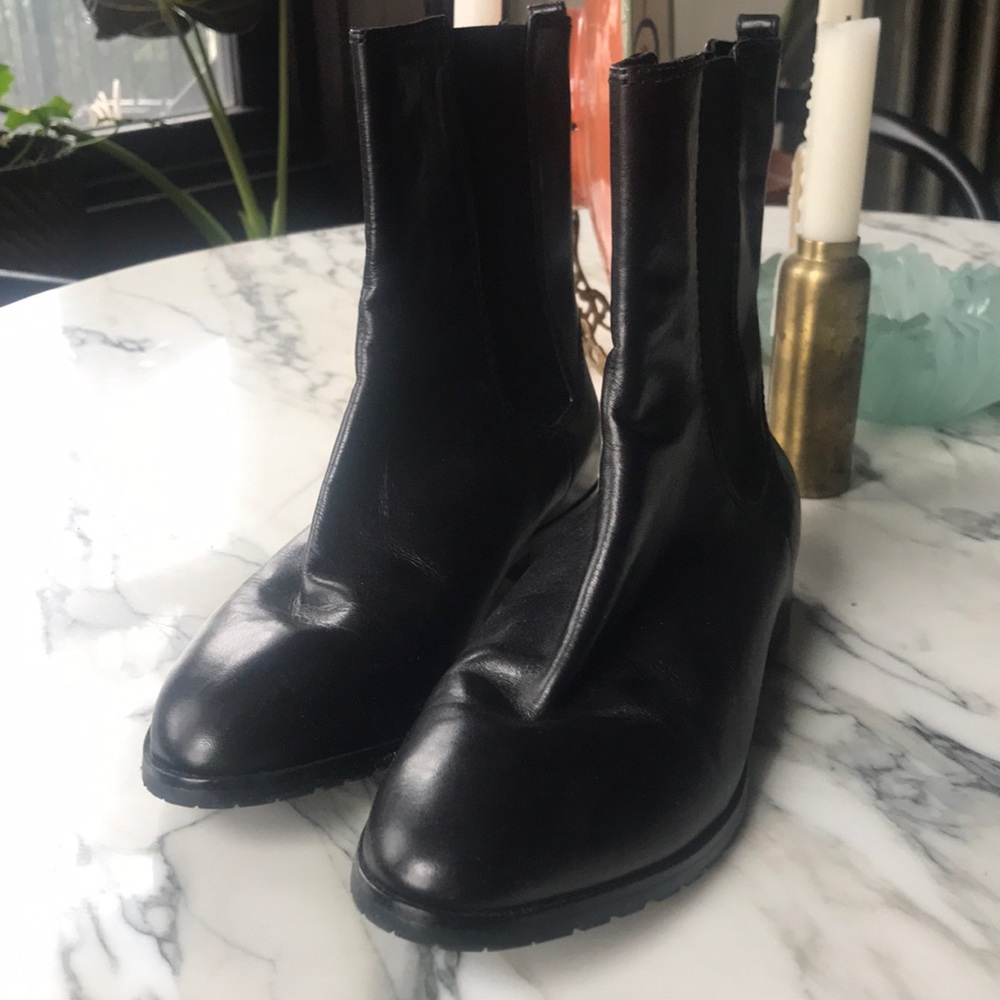 Gorgeous Cole Haan Chelsea Boots